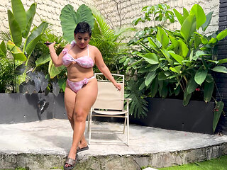 Curvy Girl Slut Is Unfaithful to Her Boyfriend with a Stranger with a Big Cock in the Courtyard of a Resort