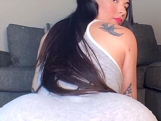 Amateur Webcam Babes Going Solo