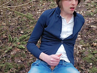 Casual dildo fuck on the woods