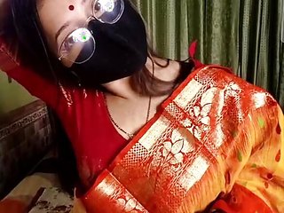 Lisa bhabi ne apni Nude dance or pussy open kari