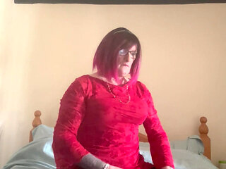 Red hair cumming on bed