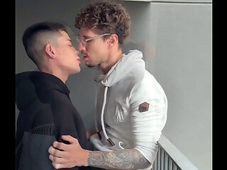 NOVINHO PIRA NUM DOTADO