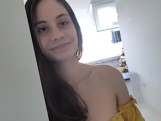 Mi vecina cachonda se deja coger en su casa / porno casero