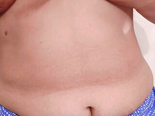 Pakistani hot model Zara khan showimg her big watermelon