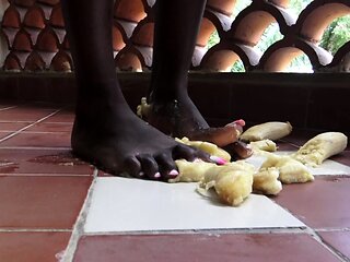 ebony pearl banana crushing