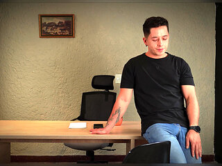 Beautiful Latinas with Huge Ass Seduce Hr Guy to Get the Job