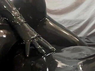 Vacbed Seduction: Mistressae on Top