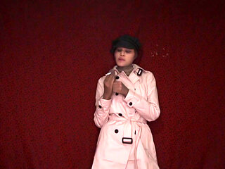 Diva del Tubo drives you crazy with her festival of nylon