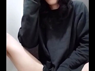 Tu bro El femboy se toca y prueba su semillita