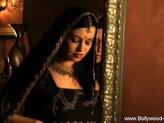 Deva Dassis Sensual Belly Tease