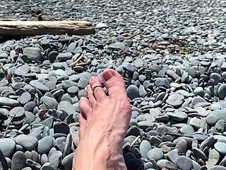 Lezlyan aka la_little_dancer_feet OnlyFans - VEINS POPPING