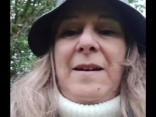 2025 09 23 Esclave F exhib et humiliations en ville