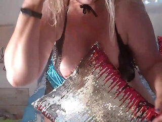 Fina Does Her Hair and Masturbates