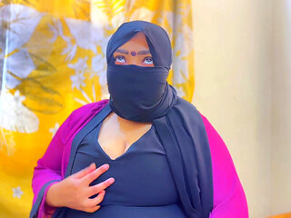 Irani Arab MILF Hot Stepmom Masturbation in Hotel Room and Hotel Guy Saw Her and He Start Handjob