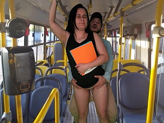 Estudante &eacute_ fodida dentro do &ocirc_nibus em publico!