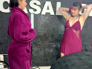 Tatuadora e o marido fingiu me tatuar pra me chupar e foder com cinta dela e pau dele bem gostoso ( VIDEO COMPLETO NO RED)