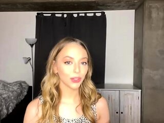 Young amateur teen in solo masturbation getting kinky