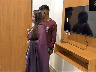 After marriage, he took Aksha to a hotel for a honeymoon and there he had sex with his wife.