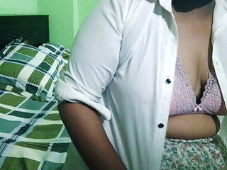 When she saw her older step-sister in her room in a revealing dress, she her younger step-brother&#039;s from behind and satisfi