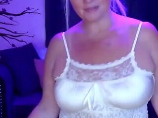 Lose Yourself in Stepmom's Kiss