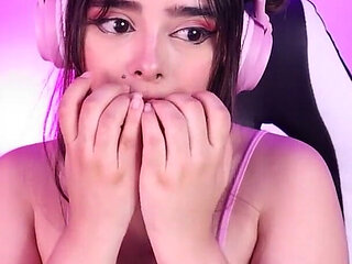 Gamer Girl Fall in Love with Her First Fan