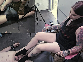 My Borrowed Slave Feels the Cruelty of My Feet