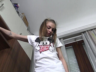 I love to destroy all with my crush heels! The destroying mood of Princess Kirstin!