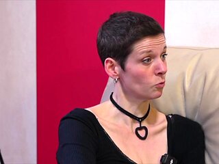 Gwen, 27, manager in Lyon! - Jacquie et Michel TV