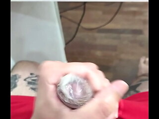 FETICHE - GOZANDO DENTRO DA CAMISINHA
