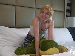 Alexa Crush, Pillow Humping Expert