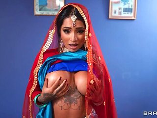 Watch flirtatious Yasmina Khan&#039;s smut