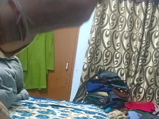 Bagal wali chhat se Padosan ki bra, panty & suit churake muth maara or sexy toy ke sath maze kiye