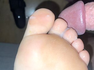 Big Cum on Small Toes