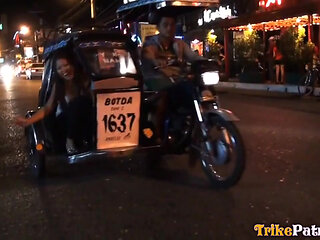 Bubble Butt Filipina Is a Great Fuck for This Lucky Tourist