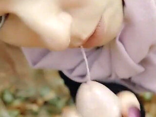 Risky Public Fuck on the Walk with Random Guy From Tinder