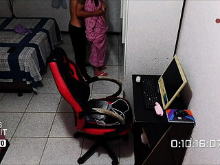 CASADA TRAINDO O MARIDO COM VIZINHO DA CASA AO LADO