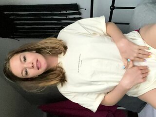 Hot amateur webcam teen masturbates for their fans