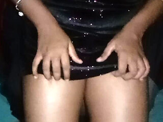 sri lanka teen girl pleasing her pussy solo