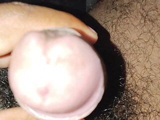 On the pretext of peeing at night, I saw my stepsister's pussy