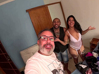 Boyceta e esposa acabaram de sair da carona e entraram na mans&atilde_o