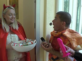 Blonde beauty Sandra Sweet in hot threesome action