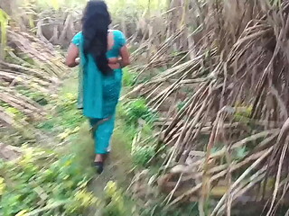 out door sugarcane field sexy married girlfriend ko choda full hard sex