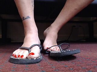 Red toenails flipflop shoeplay