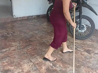 Talking to My Wife While Cleaning the House, I Ask Her to Suck My Cock and the Situation Ends Comically