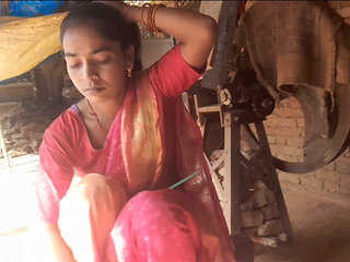 Oh yes Beautiful and cute bhabhi ji first desi village style Mein entry full romantic seen