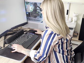 The Secretary Takes a Break in the Office and Starts Masturbating.