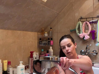 Stunning milf brunette Katy Feet first washes wet soles and then her perfect toes with soap