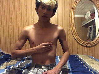 Adorable Xander Squirts a Big Mess