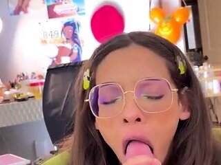 Amateur brunette teen blowjob and cumshot