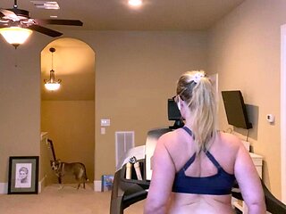 Amateur blonde having solo pleasure